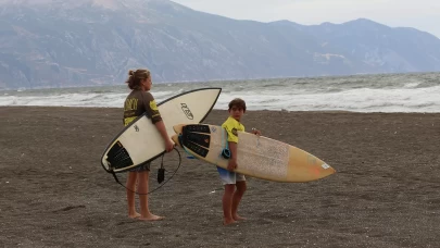Hatay Sörf Merkezi, deprem sonrası umudu dalgalarla büyütüyor