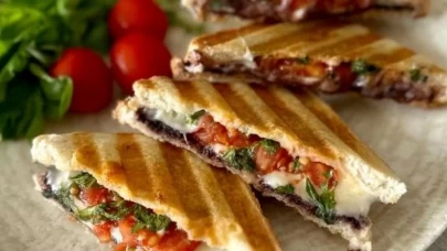 Kahvaltıya Fark Katacak Tarif! Dışı Kıtır, İçi Yumuşacık Mini Tostlar Herkesi Mest Edecek!