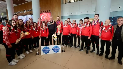 Şampiyonlar yurda döndü