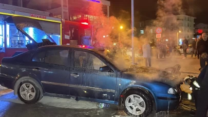 Karaman’da seyir halindeki otomobil alev aldı