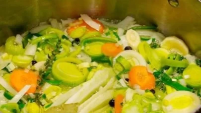 Hazır bulyonlar tarih oluyor! Sadece 3 malzeme ile katkısız ve lezzetli tarif