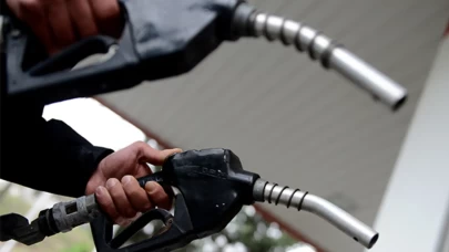 Hayat resmen durdu! Yakıt krizi okulları ve iş yerlerini vurdu