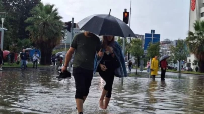 Meteoroloji’den kuvvetli yağış uyarısı! Batı bölgelerde sağanak ve fırtına geliyor