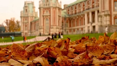 Tsaritsıno Sarayı’nda altın sonbahar büyüsü