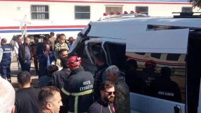 Muş'ta yolcu treni servis minibüsüne çarptı