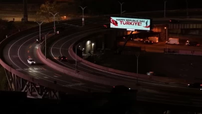 ABD’nin kalbinde Cumhuriyet coşkusu: Lincoln Tüneli’nde “Happy Republic Day Türkiye” mesajı
