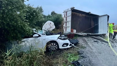 Kamyonet devrildi, 2 ölü 3 yaralı