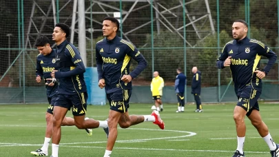 Fenerbahçe, günü iki antrenmanla tamamladı