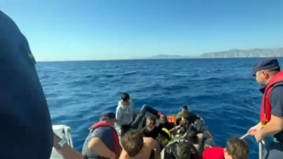 Yunan Sahil Güvenliği tarafından geri itilen 22 düzensiz göçmen kurtarıldı