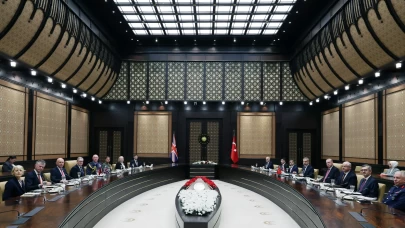 Tarihi gelişme! Cumhurbaşkanı Erdoğan ve Starmer masada anlaştı! Savunmada dengeler değişiyor