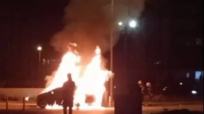 Denizli’de park halindeki araç alevlere teslim oldu