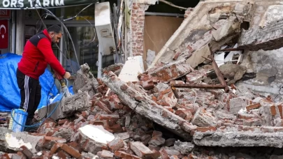 Bakan Memişoğlu açıkladı: Balıkesir Sındırgı depremi sonrası 26 yaralı taburcu edildi