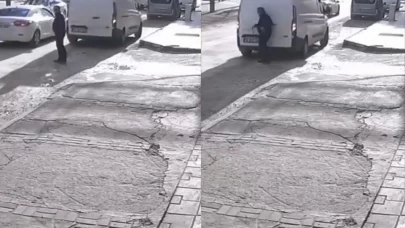 Saniyelerle ölümden döndü: Geri manevra yapan araç yayayı yere serdi