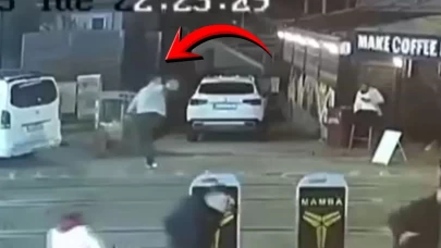 Gözünü kırpmadan insanların üzerine kurşun yağdırmıştı! Eğlence mekanı önündeki dehşetin görüntüleri ortaya çıktı