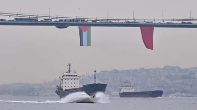İstanbul Boğazı'ndaki köprülere Filistin bayrakları asıldı