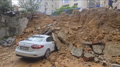 İstanbul'da istinat duvarı araçların üzerine çöktü