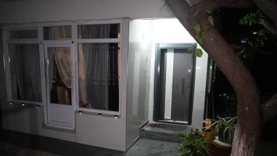 Evin önündeki kan lekeleri ekipleri alarma geçirdi