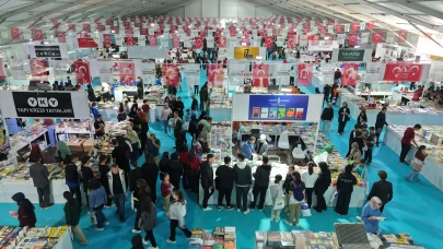 Kitap fuarı, Salı günü 2 özel programla devam edecek