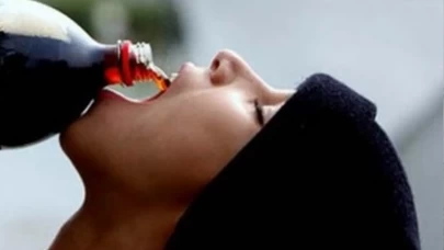 Kola içtikten 10 dakika sonra vücudunda olanlara inanamayacaksın!