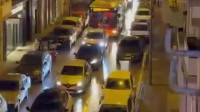 Bursa’da alkollü sürücü trafiği kesti, polis gibi hareketler yaptı