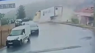 Çocuk parkında faciadan dönüldü