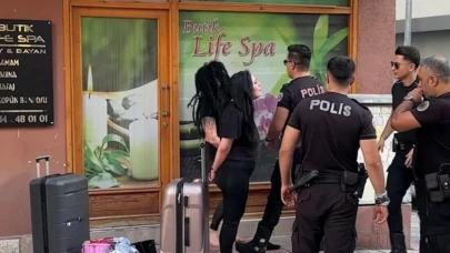 Hatay’da cadde ortasında saç saça kavga!