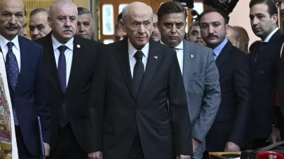 MHP Lideri Devlet Bahçeli'nin rozet ve yüzüğü dikkat çekti