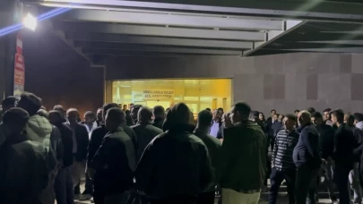 Göçük altında kalarak hayatını kaybeden iki kardeşin yakınları hastaneye akın etti