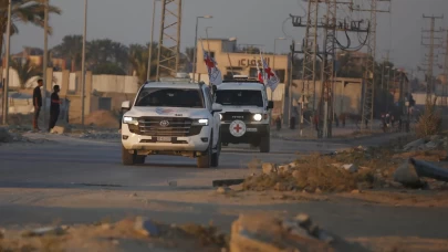 Kızılhaç, Gazze’den 2 İsrailli esirin cesedini teslim aldı