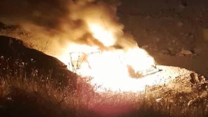 Çukurca'da alev alan araç kullanılamaz hale geldi