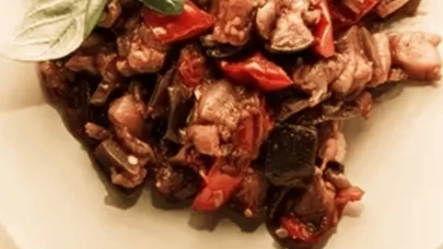 Sofralarınızı şenlendirecek zeytinyağlı patlıcan tarifi