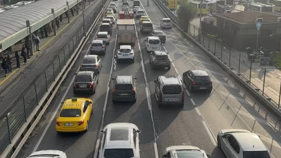 İstanbul’da sabah trafiği kilitlendi! Yoğunluk yüzde 64’e ulaştı (23 Ekim 2025)