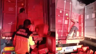 Seyir halindeki tır alev aldı: Makarnaları dorseden atarak kurtarmaya çalıştı