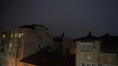 6.1'lik Sındırgı depremi Marmara'yı salladı! Valiliklerden peş peşe açıklama geldi