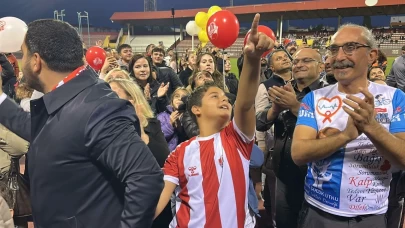 Çanakkale’de lösemiyi yenen Gencay için gökyüzü balonlarla renklendi