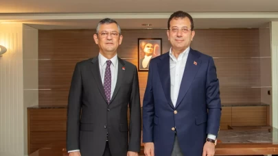 Ekrem İmamoğlu kendini Atatürk'e benzetmişti! Bakın Özgür Özel hangi tarihi şahsiyeti seçti!