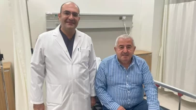 Yemek borusuna takılan 4 santimetrelik kemik endoskopiyle çıkarıldı