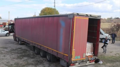 Sivas’ta tırda gizlenen 8 yabancı uyruklu yakalandı, 1 göçmen kaçakçısı tutuklandı