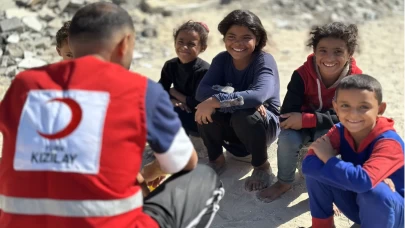 Uzun zamandır kan ve gözyaşı gören Gazze'nin yardımına Türk Kızılay koştu, çocuklar güldü!
