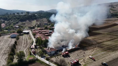 Kütahya’da evin odunluğunda çıkan yangında traktör ve motosiklet küle döndü