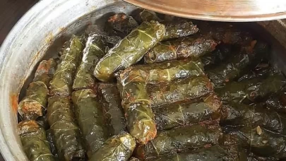 Etli Kara Lahana Dolması Tarifi: Lezzetiyle Sofralarınızı Taçlandırın