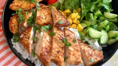 Izgara tavuklu fit bowl ile akşam yemeğinizi renklendirin