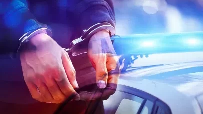 Beylikdüzü’nde dehşet anları: İki şüpheli adamı bayıltıp yumruklamaya devam etti