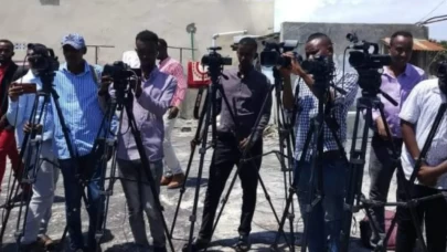 Türkiye’den Somali medyasına destek! Modern basın ekipmanları teslim edildi!