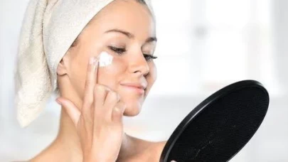 Saç ve Cildinizde 10 Yıl Geriye Gidin! Yapmanız Gereken Tek Şey…