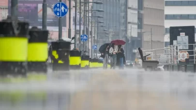 İzmir'i sağanak vurdu!