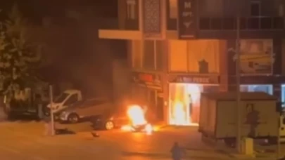 Burdur Bucak’ta dehşet anları kamerada! Otomobille çarpışan motosiklet alev aldı