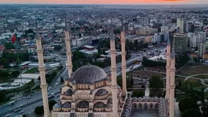 Adana’da Sabancı Merkez Camisi gün batımında büyüledi