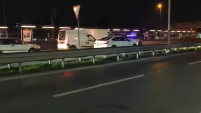 Küçükçekmece’de zincirleme kaza: Motosiklete ambulans çarptı, 2 yaralı