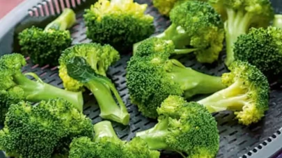 Brokoliyi haşlarken yeşil kalması için ne yapmalı?